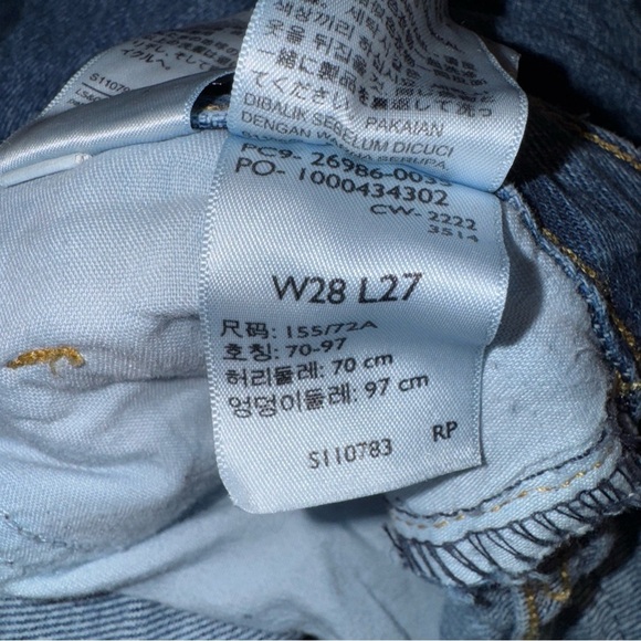 Levi’s High Waisted Mom Jeans - Picture 5 of 7